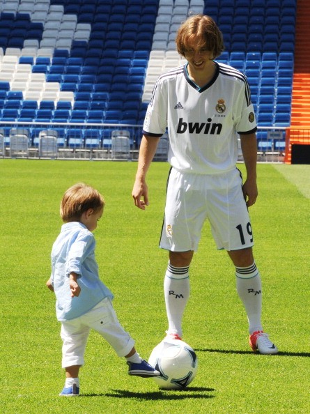 Modric cùng con trai Ivano...